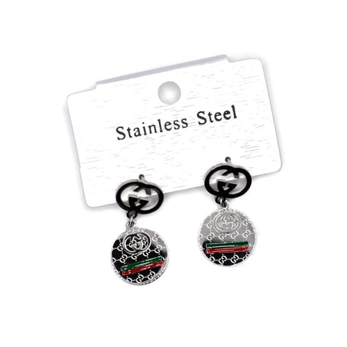 حلق بتصميم مستوحى من قوتشي لون فضي