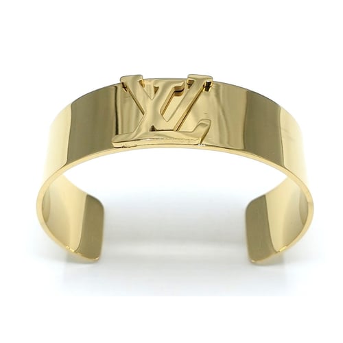 اسوارة ال في قيد مفتوحة من الاسفل مطلية ذهب بتصميم...