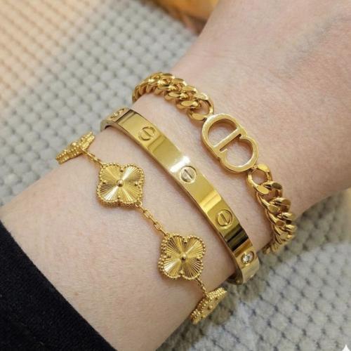 مجموعة أساور "لمسة أناقة" مكونة من 3 اساور ذهبية