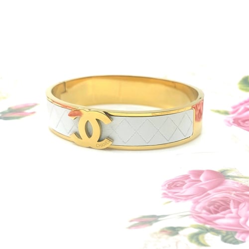 اسوارة مستوحاة من شانيل مطلية ذهب مكسية بطبقة جلد...