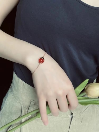 اسوارة فان كليف الدعسوقة