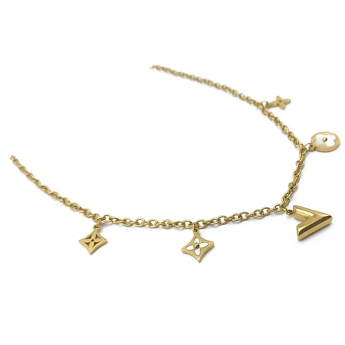 سلسال ال في مزين بتعليقات وصدف ابيض بتصميم مستوحى...