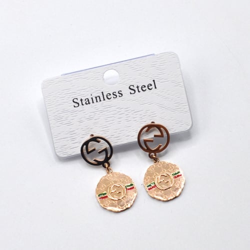 حلق بتصميم مستوحى قوتشي لون ذهبي وردي (روز قولد)