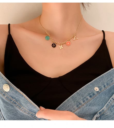 سلسال ال في مطلي ذهب بتعليقات شكل الزهرة ملونة اخض...