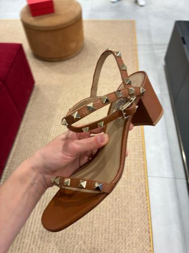 كعب فلانتينو اوتلت