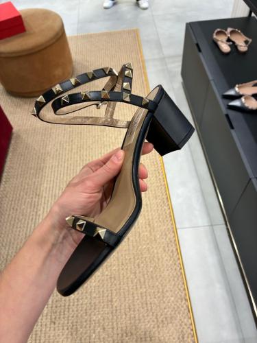 كعب فلانتينو اوتلت