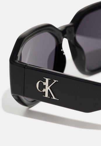 نظارة كالفن كلاين