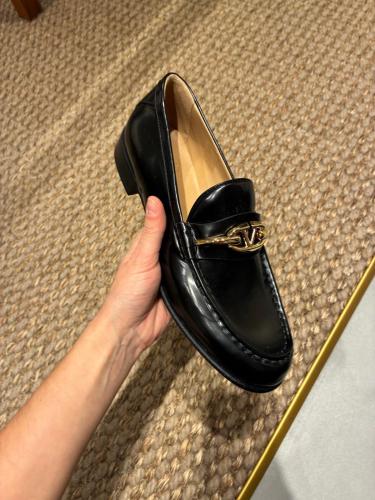 لوفر فلانتينو اوتلت