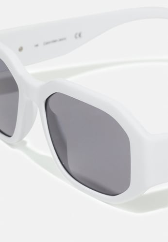 نظارة كالفن كلاين