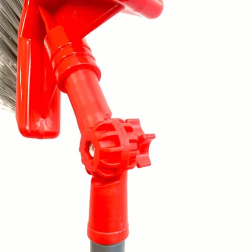 فرشاة لإزالة خيوط العنكبوت عن السقف