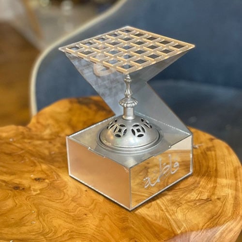 طقم مودرن بالاسم يتوفر بلونين