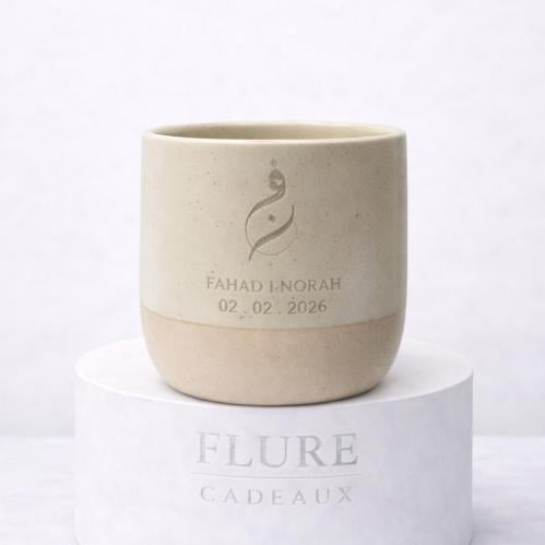 كوب "بداية الرحلة" – سيراميك فاخر محفور يدوياً بأس...