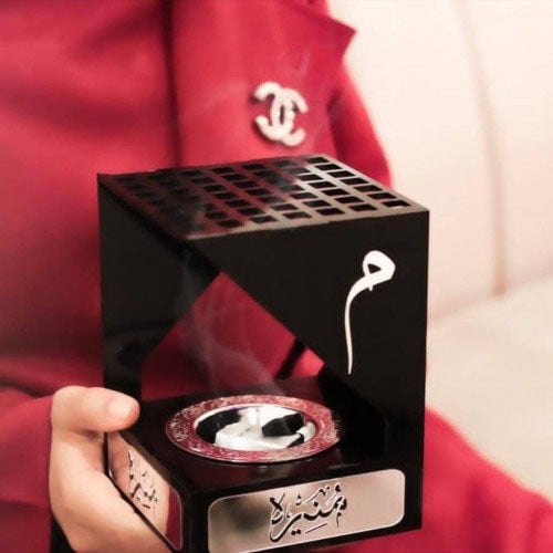 طقم مودرن بالاسم يتوفر بلونين