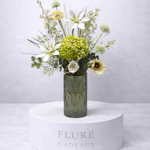 فازة هدية ورد صناعي