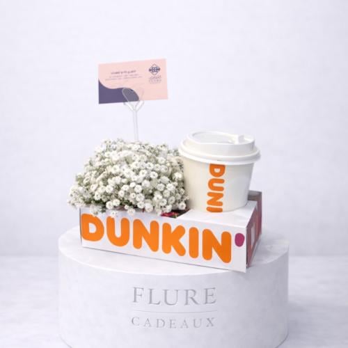 قهوة اليوم من دانكن مع ورد الجبسوفيليا