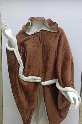 بطانيه بقبعه بني