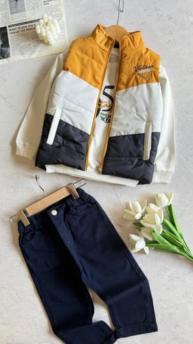 طقم شتوي ولادي رياضي 3 قطع – جاكيت مبطن وكنزة بطبع...