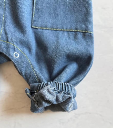 رومبير جينز باللون الابيض والازرق