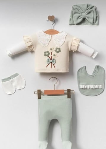 طقم استقبال مواليد بناتي 10 قطع - تصميم زهور خضراء...