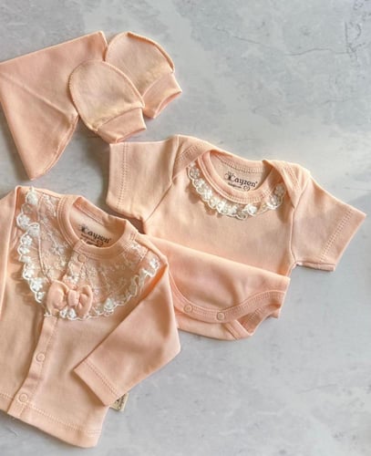 بوكس ثوب مواليد بربتوز بنات بتصميم الدانتيل الوردي