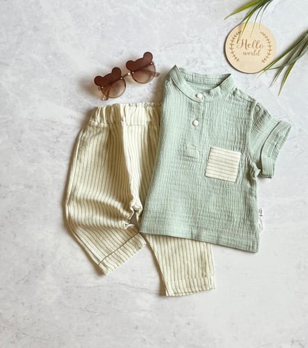 طقم صيفي ولادي كلاسيكي من قطعتين