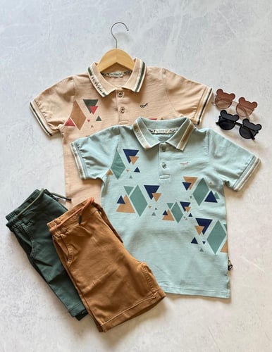 طقم ولادي كاجوال بطبعة هندسية تيشرت بولو مع شورت