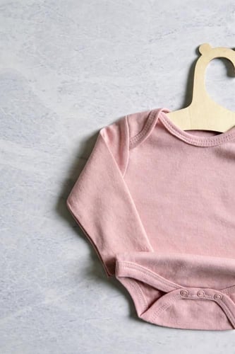 بربتوز مواليد بناتي وردي بتصميمها السادة والكلاسيك...