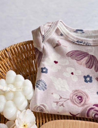 طقم بربتوز مواليد بناتي بتطريز الزهور وردي