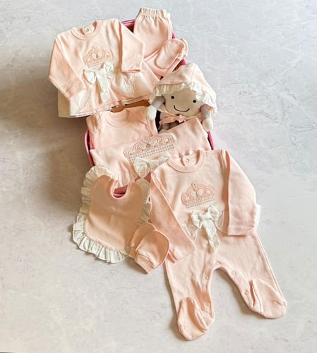 طقم هدايا مواليد بنات فخمة 10 قطع باللون الوردي