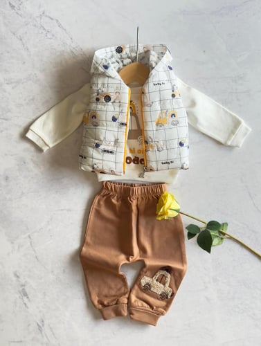 طقم شتوي ولادي 3 قطع – جاكيت مبطن برسومات سيارات و...