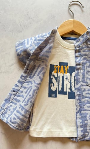 طقم هوت شورت جينز ولادي 3 قطع وقميص بأزرار أمامية...