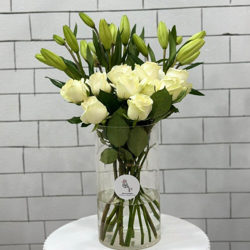 لليوم مع ورد جوري ابيض lilyawm with white roses