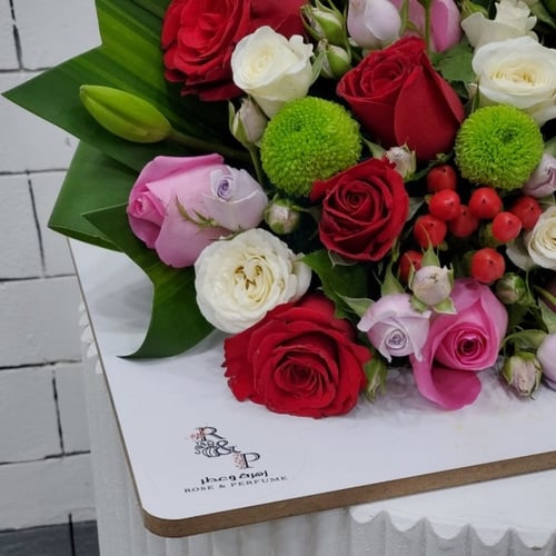 قاعدة خشبية ملية بي الفرحة The wooden base filled...