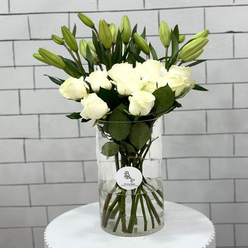 لليوم مع ورد جوري ابيض lilyawm with white roses