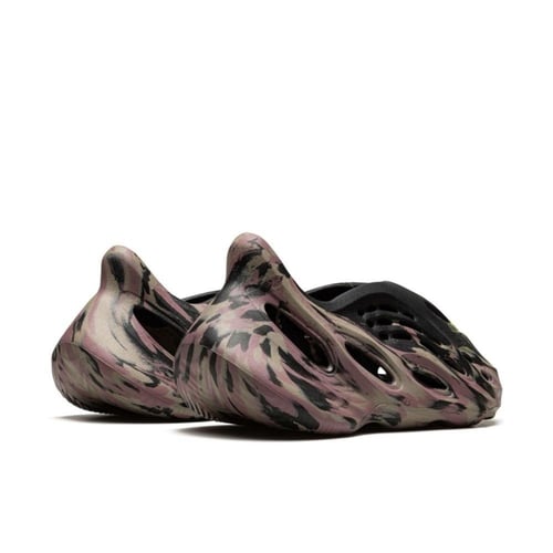 YEEZY FOAM RUNNER 'MX CARBON'