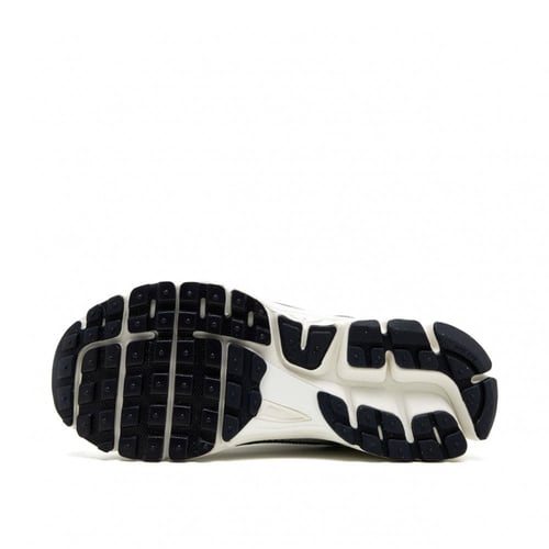 NIKE Zoom Vomero 5 "Metallic Silver"