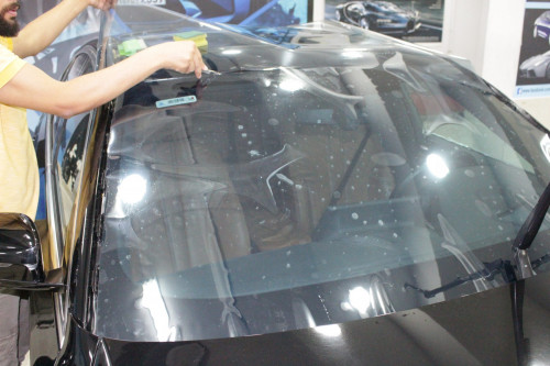 درع الزجاج الامامي