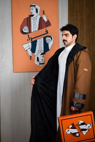 فروة العز لون جملي مبطنة بفرو ناعم