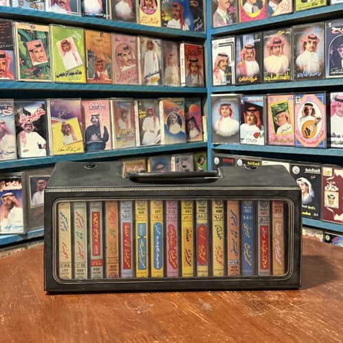 شنطة كاسيتات بلون اسود بسعة 16 كاسيت