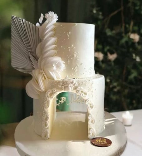 كيكة أنيقة مع طباعة الاسماء