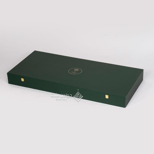 طقم سيف وبشت فاخر مع عود وعطور – هدية النخبة 1