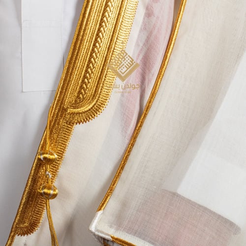 بشت ملكي أبيض الفاخر