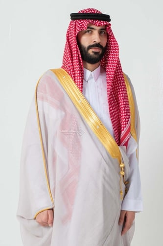 بشت ملكي لون ثلجي الفاخر