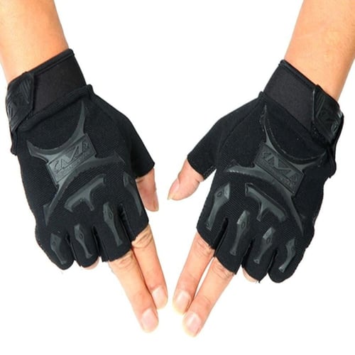 قفازات بتصميم نصف اصبع للتمارين الرياضية.