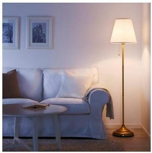 مصباح أرضي ذهبي باللون النحاسي