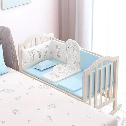 سرير أطفال خشبي متعدد الاستخدام