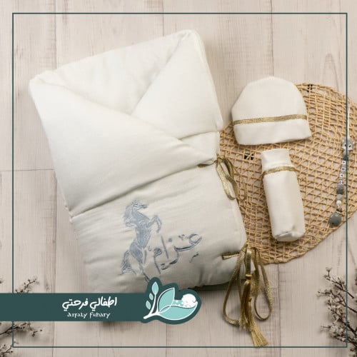 مدس (بيت الطفل) مع تطريز أسم المولود