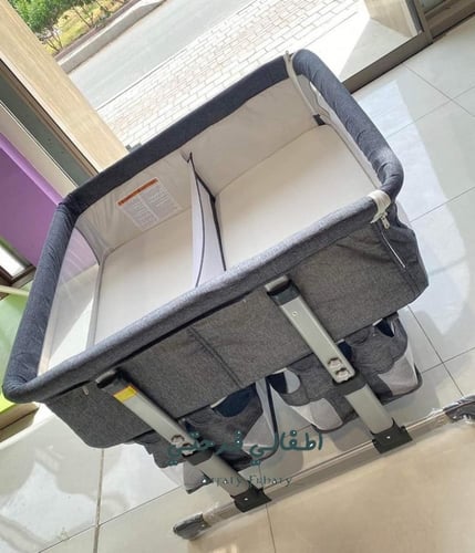 سرير اطفال للتوائم يثبت بجانب السرير