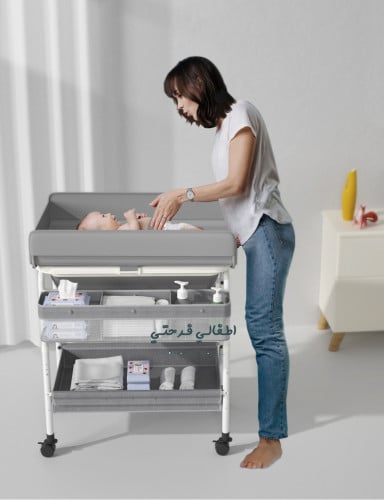 طاولة غيار مع حوض استحمام