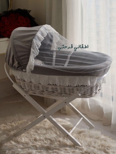 سلة موسى مع حامل ابيض